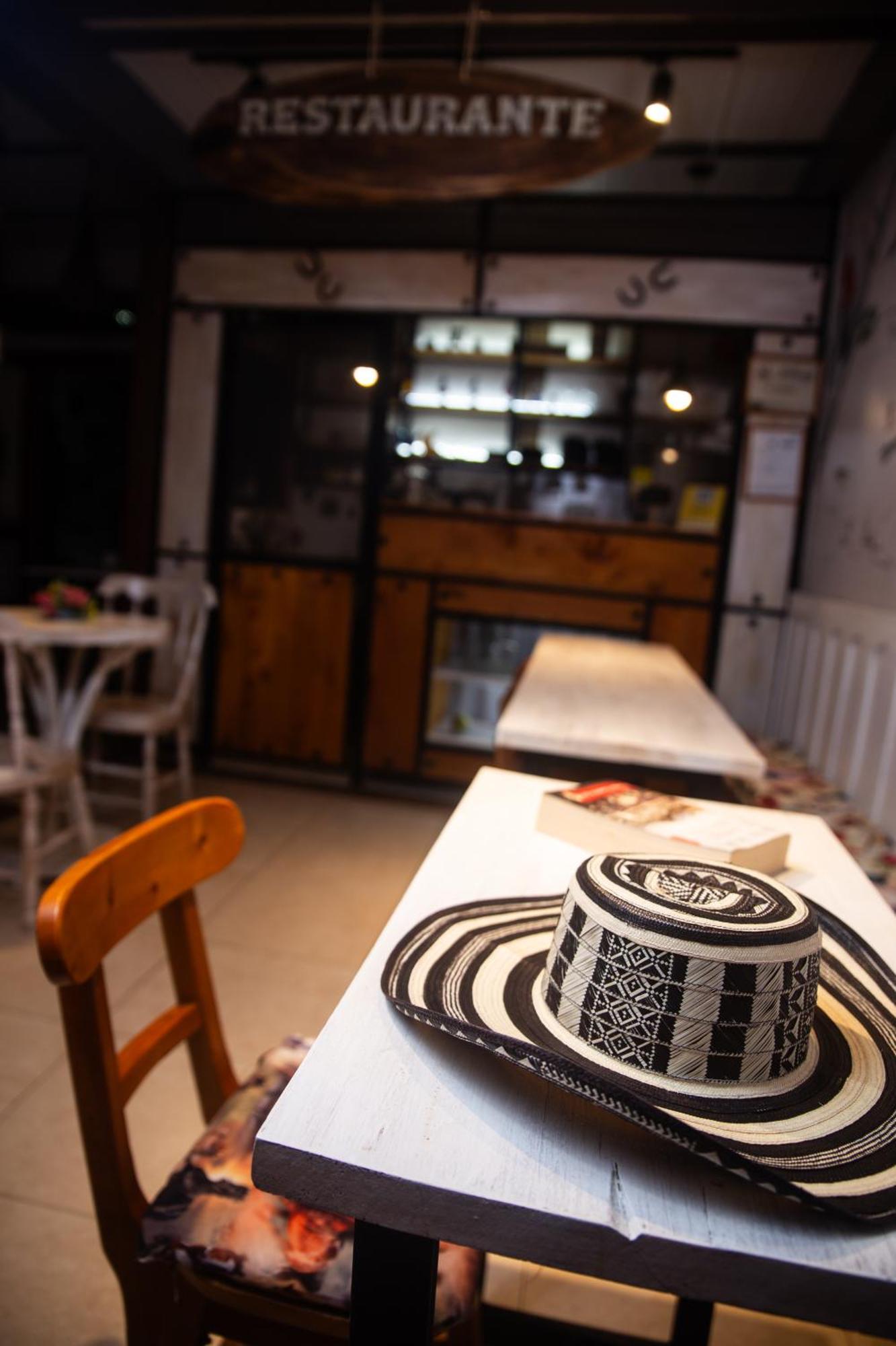Hostal El Quinde ซาเลนโต ภายนอก รูปภาพ