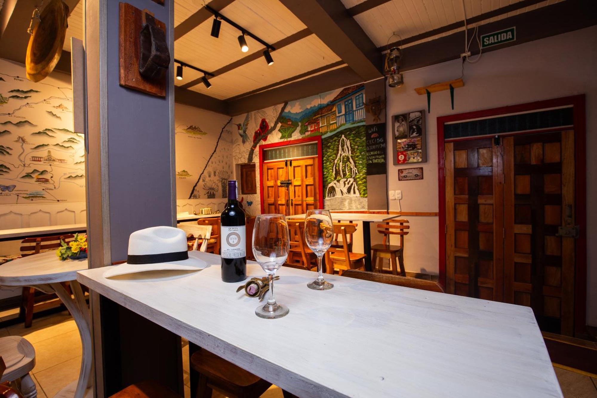 Hostal El Quinde ซาเลนโต ภายนอก รูปภาพ
